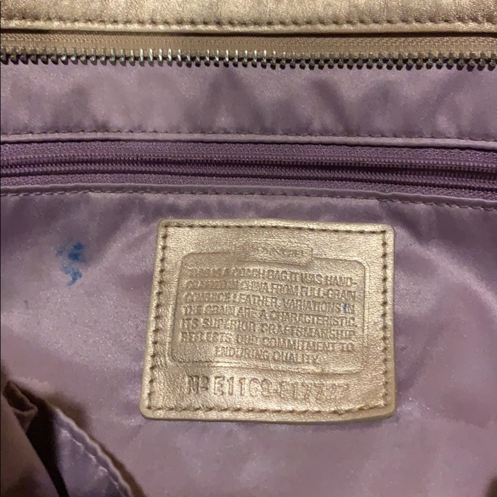 Coach metallic gold signature embossed leather - Picture 7 of 8